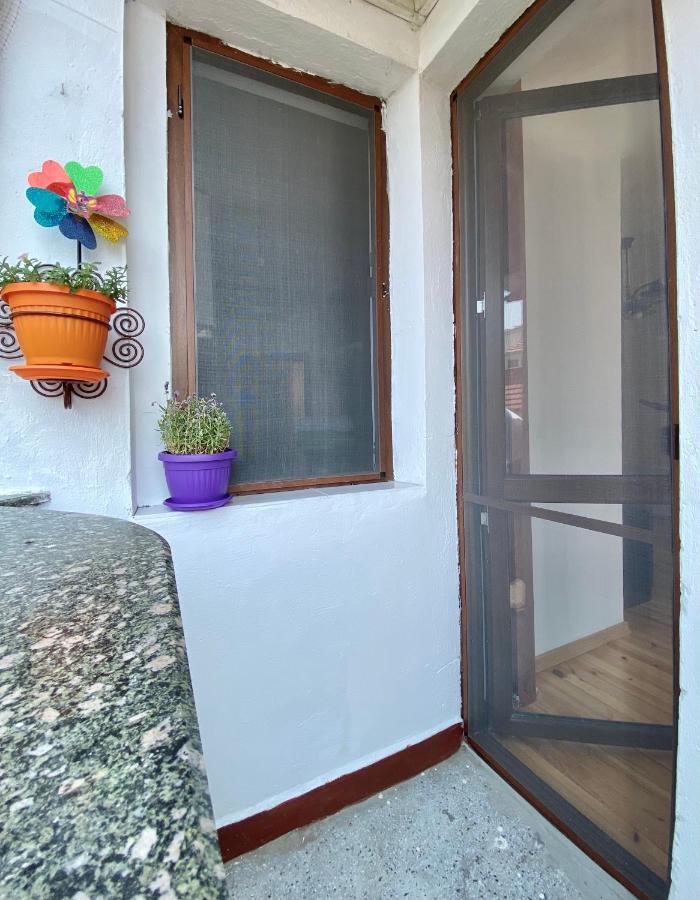 Bright Central Studio For 4 In Burgas Esterno foto