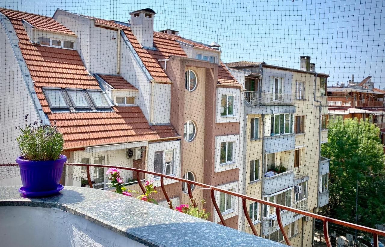 Bright Central Studio For 4 In Burgas Esterno foto